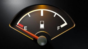 Αγνοήσατε το λαμπάκι της βενζίνης; – Δείτε τι να κάνετε αν μείνετε από καύσιμα