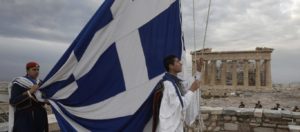 Libération: Οι Έλληνες από κλέφτες, τεμπέληδες και «γουρούνια» έγιναν «θύματα»
