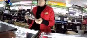 Κρυφή κάμερα «τρύπωσε» σε κατάστημα ηλεκτρονικών ειδών στη Β.Κορέα - Πώς το φαντάζεστε; - Βίντεο