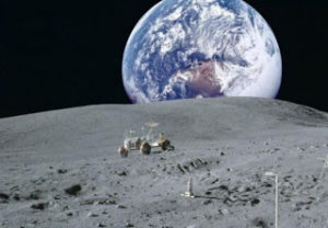 Τα πιο περίεργα αντικείμενα που άφησαν οι άνθρωποι στη Σελήνη - Από νυχοκόπτη μέχρι οικογενειακή φωτογραφία [photos+video]