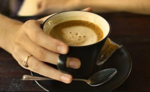 Γιατί δεν πρέπει να πίνετε καφέ με άδειο στομάχι