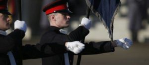 Σημεία των καιρών: Οι βρετανικές βασιλικές ένοπλες δυνάμεις αναζητούν περισσότερους γκέι και μουσουλμάνους