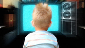 Τι δεν κάνει ένα παιδί όταν παρακολουθεί τηλεόραση;