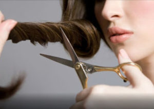 Οι αρνητικές επιπτώσεις του να κόβετε τα μαλλιά σας