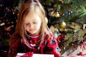 4 χριστουγεννιάτικες συνήθειες που θα μας λείψουν όταν τα παιδιά μεγαλώσουν