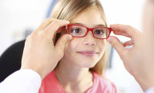 Επιλέξτε τα κατάλληλα γυαλιά για το παιδί σας