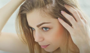 Τα 5 χειρότερα πράγματα που κάνεις στα μαλλιά σου και πώς να τα αποφύγεις