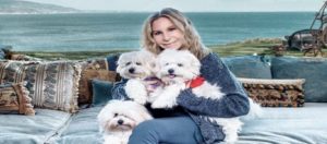 Η Μ. Στρέιζαντ απέκτησε δύο πιστά αντίγραφα της αγαπημένης της σκυλίτσας μέσω κλωνοποίησης