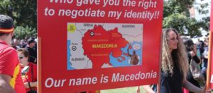 «Ξέφυγαν» οι Σκοπιανοί: Θέλουν «Μακεδονία» μέχρι την Λάρισα! - Καίνε πάλι ελληνικές σημαίες, «Οι Έλληνες είναι Τούρκοι!»