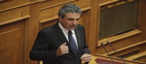 Εκτός απο χαζός είναι και τυφλός... -Βουλευτής της Ένωσης Κεντρώων αρνείται τα γεγονότα της «Τούμπας»: «Ο Ι. Σαββίδης δεν είχε όπλο»!