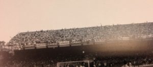1955: Η ΑΕΚ θεμελιώνει το γήπεδο της στη Νέα Φιλαδέλφεια και στα εγκαίνια αντιμετωπίζει τη Μπαρτσελόνα (φωτό)