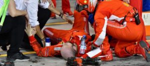 «Πάγωσε» η F1: Η Ferrari του Ραικόνεν διέλυσε πόδι μηχανικού στα πιτ (βίντεο)