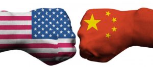 «Total war» ΗΠΑ-Κίνας: Το Πεκίνο προχώρησε σε αντίποινα για τους δασμούς Τραμπ και φορολόγησε τα αμερικανικά προϊόντα!