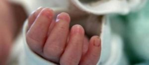 Φρίκη! - Νεκρό νεογέννητο μωρό σε ακάλυπτο πολυκατοικίας στη Νέα Σμύρνη!