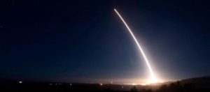 Οι ΗΠΑ μπήκαν σε κλίμα πυρηνικού πολέμου: Εκτόξευσαν βαλλιστικό πύραυλο Minuteman III (βίντεο)