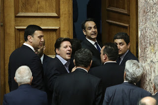 Ο Μητσοτάκης απέσυρε μέχρι και τους ψηφολέκτες από τη Βουλή