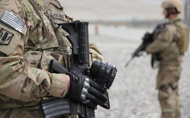 Επαναστατικά οπλικά συστήματα σε υπηρεσία εντός δεκαετίας, λέει ο υπουργός Στρατού των ΗΠΑ