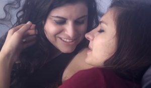 «Αυτά κάνουμε στο κρεβάτι» – Η αληθινή εξομολόγηση δύο ομοφυλόφιλων γυναικών! (vid)