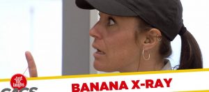 Επική φάρσα με... μπανάνα σε σωματικό έλεγχο (βίντεο)