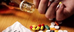 Αλκοόλ και φάρμακα: Οι 6 πιο θανατηφόροι συνδυασμοί