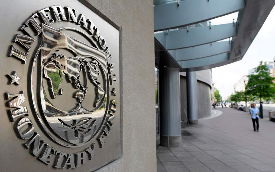 Οκτώ κινδύνους για την ελληνική οικονομία «βλέπει» το ΔΝΤ