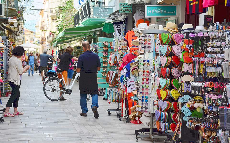 Επτά στους δέκα Ελληνες πιστεύουν ότι η οικονομία  βρίσκεται ακόμα σε ύφεση