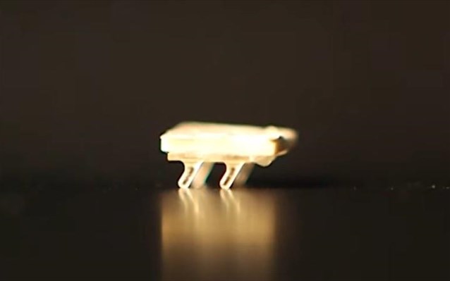 Μικροσκοπικά ρομπότ που κινούνται «τροφοδοτούμενα» από δονήσεις