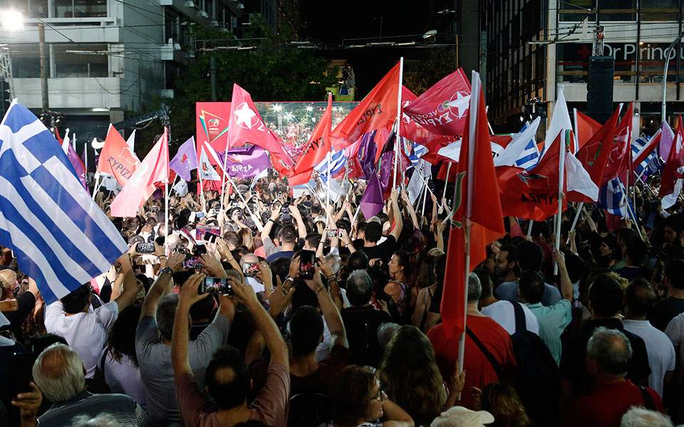 Αλ. Τσίπρας στο Σύνταγμα: Ζήτημα συνείδησης η μεγάλη ανατροπή της Κυριακής