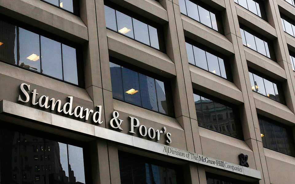 Νέο ιστορικό χαμηλό για το 10ετές - Προεξοφλείται αναβάθμιση από Standard & Poor's