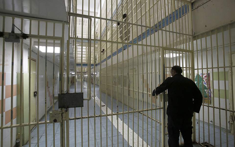 «Απειθαρχία, υπερπληθυσμός και υποστελέχωση στις ελληνικές φυλακές»