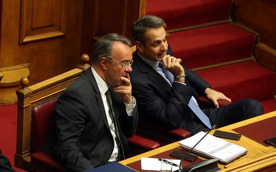Βουλή - Προϋπολογισμός: Με «ρεαλιστική αισιοδοξία» απαντά η κυβέρνηση στην αντιπολίτευση