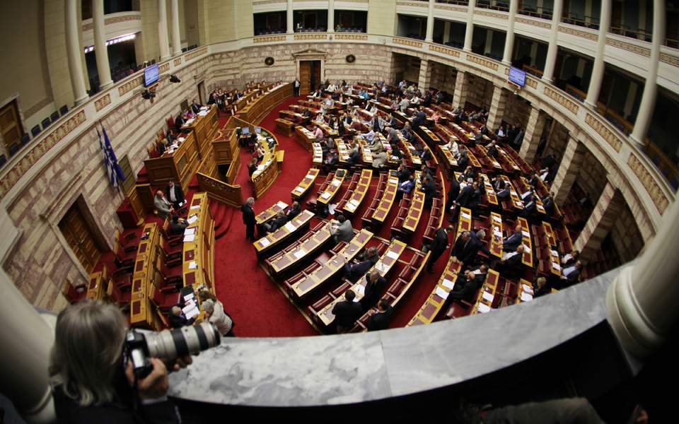 Βουλή: Ναι επί της αρχής του νομοσχεδίου για την αξιολόγηση των ΑΕΙ